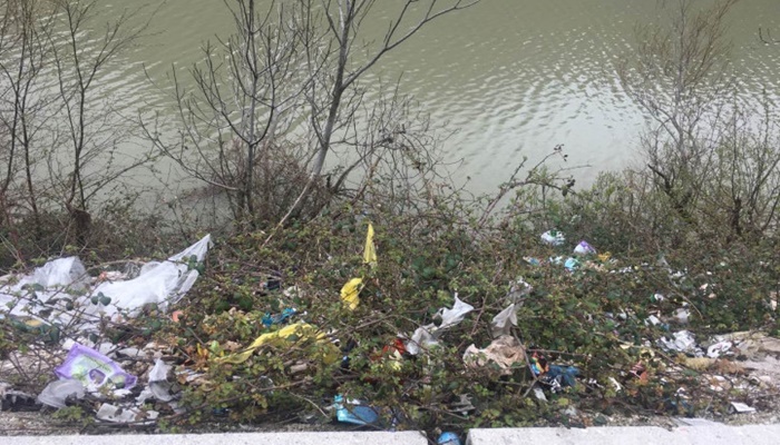 FOTO: Obale Neretve zatrpane smećem