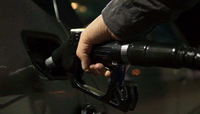 Zašto država ne amortizuje “divljanje” cijena nafte i da li postoje monopolski klanovi