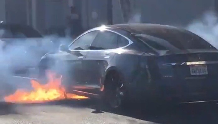 Teslin model S se iznenada zapalio u Los Angelesu