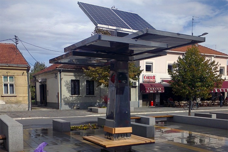 Prvi solarni punjač za telefone napravljen je u Srbiji