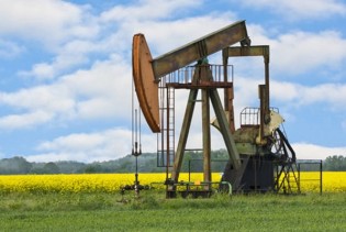 Zabrinutost zbog povećanja opskrbe zadržala cijene nafte blizu 65 dolara