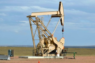 SDA traži istragu: Akcize povećane zbog gradnje, a ne bogaćenja naftaša