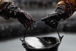 Trgovinski pregovori i napetosti na Bliskom istoku zadržali cijene nafte iznad 70 dolara