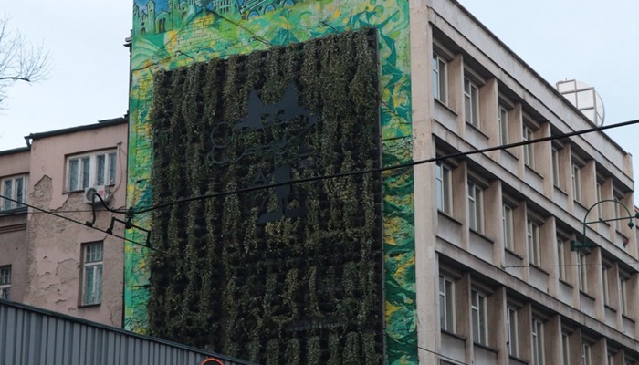 Za čistiji zrak: Sarajevo dobilo prvu zelenu fasadu