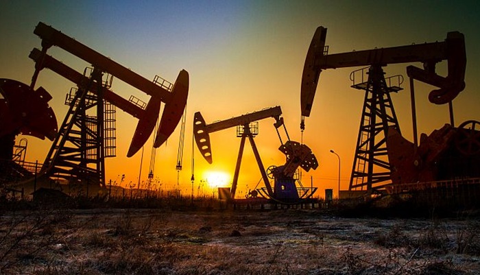 Bojazni od prekomjerne opskrbe spustile cijene nafte prema 76 dolara