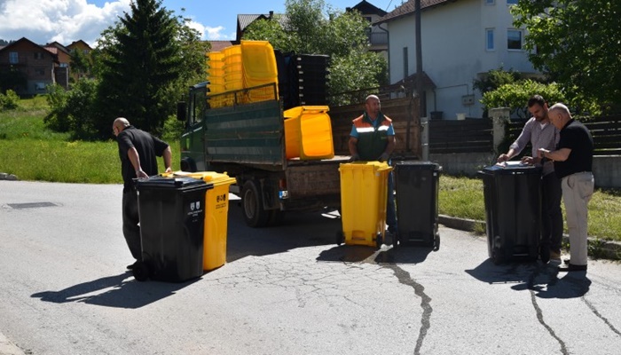 Podjela kanti za selektivno odlaganje otpada za još 1500 domaćinstava u KS