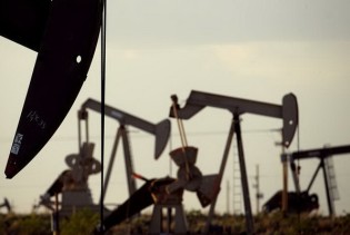 Zalihe nafte u SAD pale, cijene blizu maksimuma