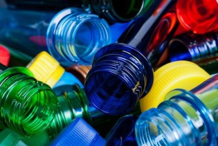 Korištenje plastičnih posuda i escajga pri jelu i piću štetno za zdravlje