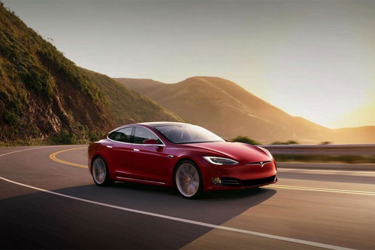 Tesla će preći magičnu cifru od 1.000 km