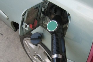 OMV napušta Sloveniju, prodaje 120 benzinskih servisa