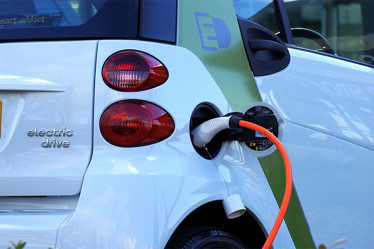 Svaka benzinska pumpa u Njemačkoj će morati imati punjač za električna vozila