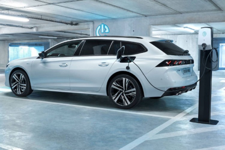 Peugeot 508 Hybrid postiže do 54 km na struju