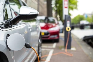 Izvoz električnih automobila iz EU u Veliku Britaniju doveden u pitanje