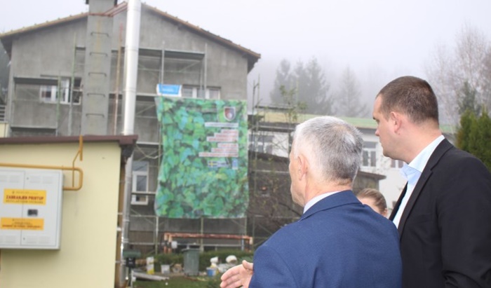 U toku radovi na utopljavanju objekta osnovne škole u Dobroševićima