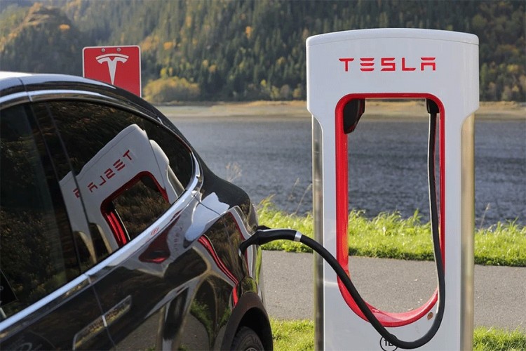 Tesla prodao više električnih automobila nego VW, Mercedes i Porsche zajedno