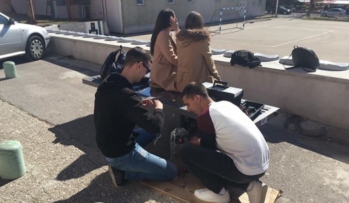 Livanjski srednjoškolci izradili 'pametnu klupu'