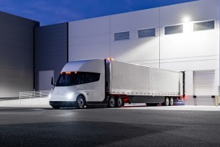 Kompanija Tesla predstavila Semi, svoj prvi kamion na baterije