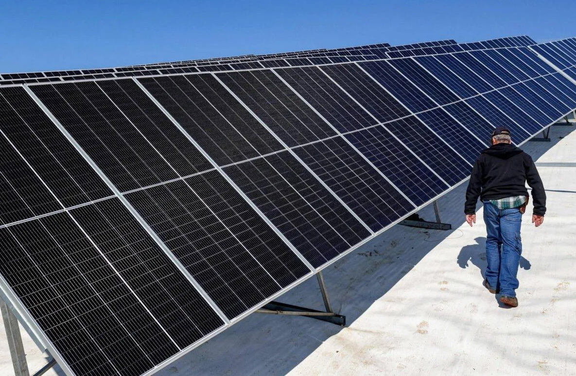 Izrael će sve nove nestambene zgrade pokriti solarnim panelima