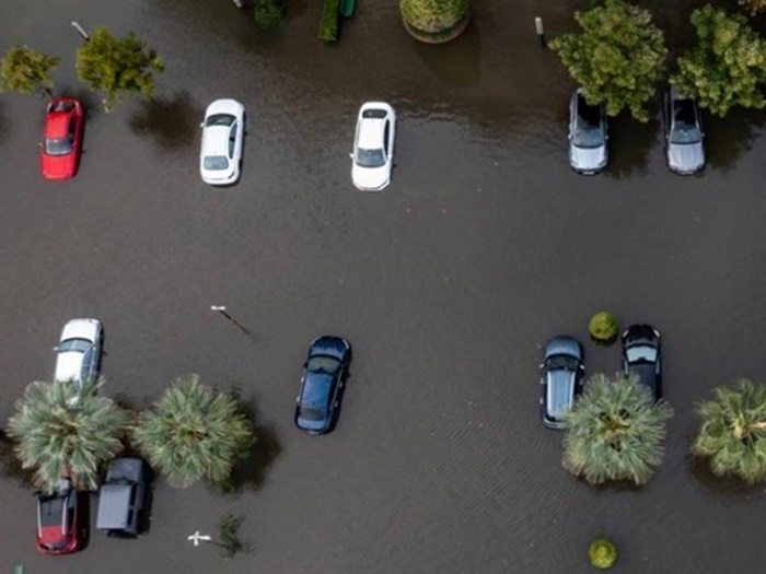 Klimatska kriza u Turskoj: More probilo obalne barijere, vjetar nosio krovove kuća