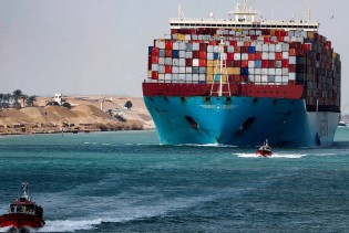Brodske kompanije zbog napada Huta izbjegavaju Crveno more: Porasle cijene nafte