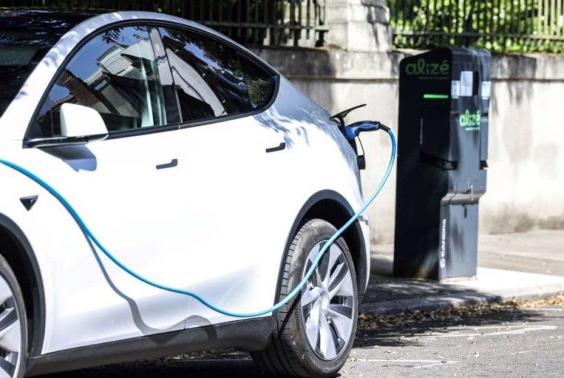 Manje električnih, više hibridnih vozila i nedovoljan broj punionica