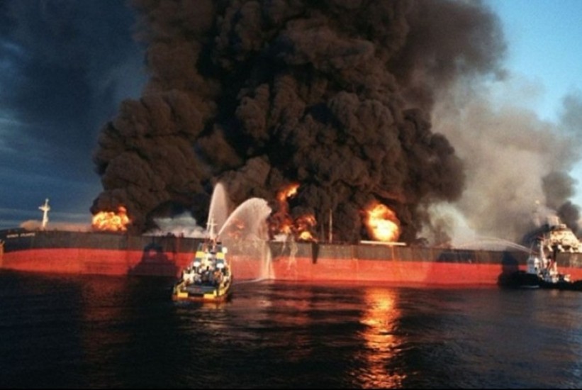 Iranski dron pogodio tanker pun sirove nafte uz obalu Dubaija